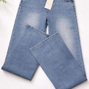 Women’s Straight-Leg Jeans in Light Blue Wash